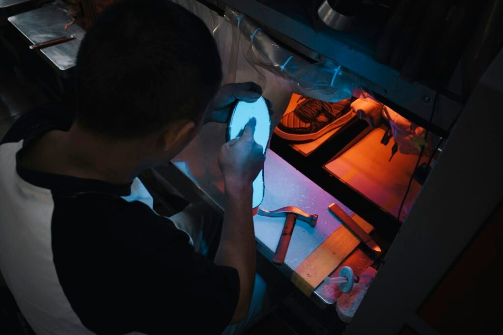 Quality check of a moulded shoe component
