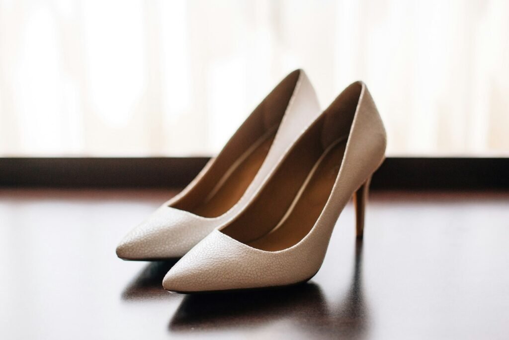 Pointed Court Pumps